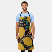 シトラスの木の手描き：ヴィンテージ エプロン (着用した状態)