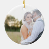 シドニーセージグリーン初めてのクリスマスモダン セラミックオーナメント (裏面)