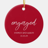 シドニーレッド初めてのクリスマス婚約したモダン セラミックオーナメント (正面)
