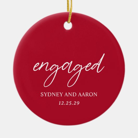 シドニーレッド初めてのクリスマス婚約したモダン セラミックオーナメント (正面)