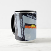 シドニー港の橋の先住民の旗マグカップ。 マグカップ (正面左)