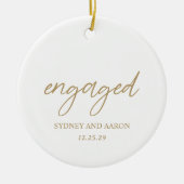 シドニー金ゴールド初めてのクリスマス婚約したモダン セラミックオーナメント (正面)