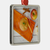 シナモンとオレンジスプーンのアップルソース メタルオーナメント (右)