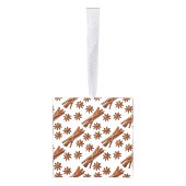 シナモンスティックとスターアニス。 キューブオーナメント (右)