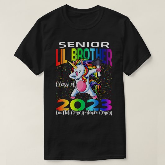 シニアLil Brother Class Of 2023私は泣き叫びよ Tシャツ (デザイン正面)