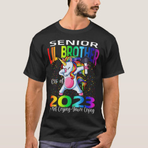 シニアLil Brother Class Of 2023私は泣き叫びよ Tシャツ
