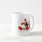 シベリアのハスキークリスマスとオーナメントギフトボックス コーヒーマグカップ (正面右)