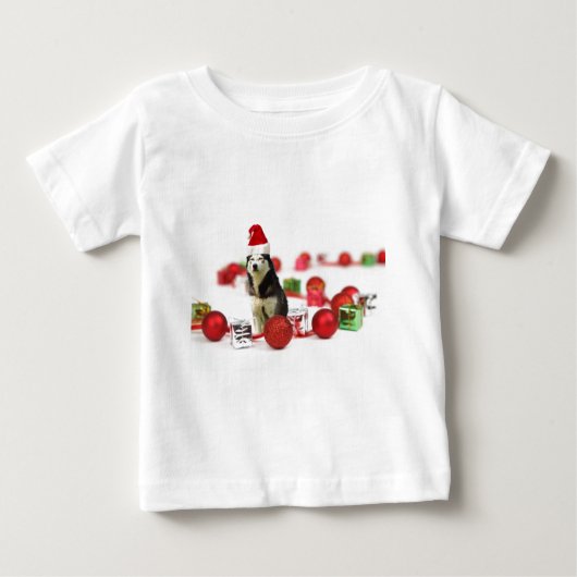 シベリアのハスキークリスマスとオーナメントギフトボックス ベビーTシャツ (正面)