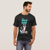 シベリアンハスキーのサーフィン犬 Tシャツ (正面フル)