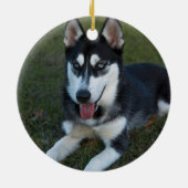 シベリアンハスキーの子犬をパーソナライズ セラミックオーナメント (裏面)