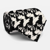 シベリアンハスキーはスタイリッシュなアラスカンマラミュートのタイを結びます ネクタイ (ロール)