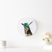 シベリア・ハスキー・ドッグ・セント・パトリックの日 ラウンド壁時計 (ホーム)