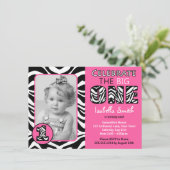 シマウマのプリントのピンクの女の子の最初誕生日 招待状 (スタンド正面)