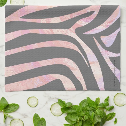 シマウマの薄い灰色およびピンクのプリント キッチンタオル (折り畳み)