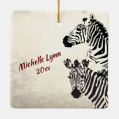 シマパーソナライズされたスとリボンのクリスマスツリー セラミックオーナメント (裏面)