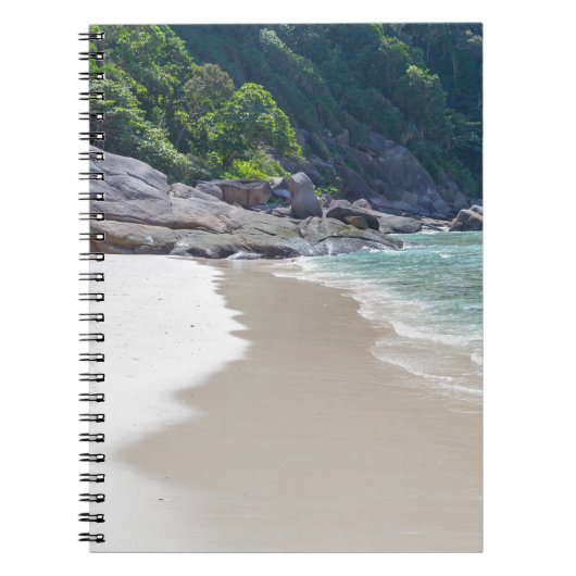 シミラン島の白い砂浜とターコイズブルーの海 ノートブック (正面)