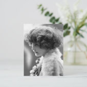 「シャイな女の子」ヴィンテージ写真 ポストカード (スタンド正面)