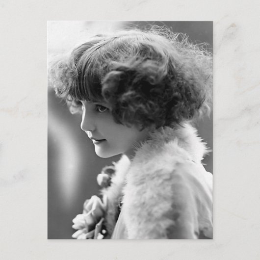 「シャイな女の子」ヴィンテージ写真 ポストカード (正面)