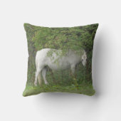 シャイ白馬枕 クッション (裏面)