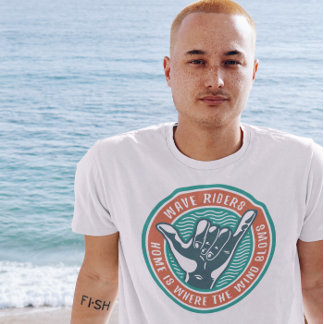 シャカサマービーチサーフィンサーファー Tシャツ