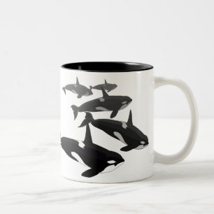 シャチのクジラはシャチのコーヒーカップを襲いましたり及びすくいます ツートーンマグカップ