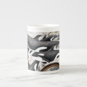 シャチの航海のなコンパス ボーンチャイナマグカップ (正面)