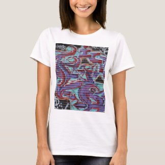 シャッターの紫のグラフィティ Tシャツ