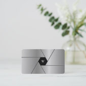 シャッターレンズカメラエレガント黒銀モノグラム 名刺 (スタンド正面)