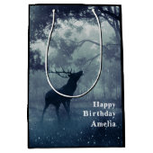 シャドウィーの森に〔雄ジカの〕枝角がある鹿 – 誕生日 ミディアムペーパーバッグ (正面)