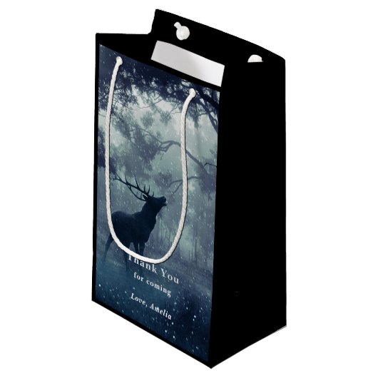 シャドウィーの森に〔雄ジカの〕枝角を持つ鹿 – ありがとう スモールペーパーバッグ (正面アングル)