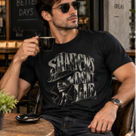 シャドウズ・ドント・ライ ヴィンテージ・ノワール探偵 Tシャツ
