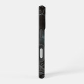 シャドウハント - 森林のならず者戦士 iPhone 16ケース (右側面)
