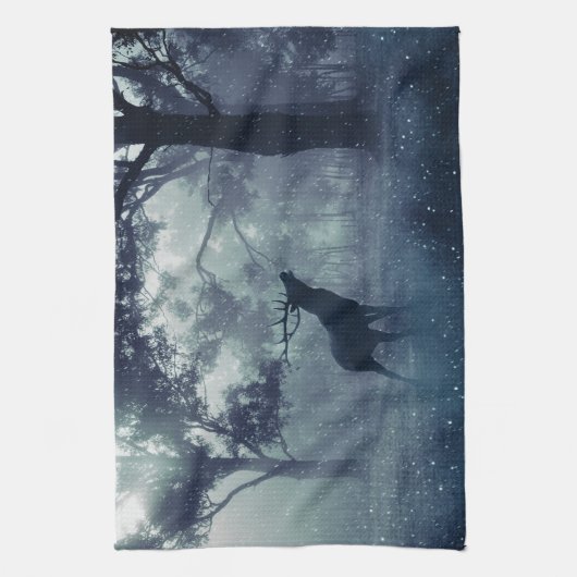 シャドーイの森に〔雄ジカの〕枝角を持つ鹿 キッチンタオル (縦)