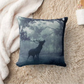 シャドーイの森に〔雄ジカの〕枝角を持つ鹿 クッション (ブランケット)