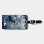 シャドーイの森に〔雄ジカの〕枝角を持つ鹿 ラゲッジタグ (正面横)