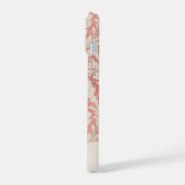 シャビーシックピンク&クリームフローラ パーソナライズされた iPhone 15ケース (左側面)