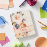 シャビーシックフローラiPadケース iPadスマートカバー<br><div class="desc">このシャビーシックなフローラiPadケースはかわいらし、フローラキャベツバラデザインを前面に持ち、あなたの名カスタマイズ前と一緒に宇宙する。使用される色は、赤面、桃、オレンジ、プラム、オリーブなど。クリーム色の背景に全てが表示される。この美しいipadケースは、シャビーシックな桃のバラコレクションとコーディネート。</div>
