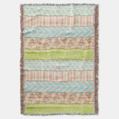 シャビーバラパステルパターンオン素朴ウッドコテージ スローブランケット (正面縦)