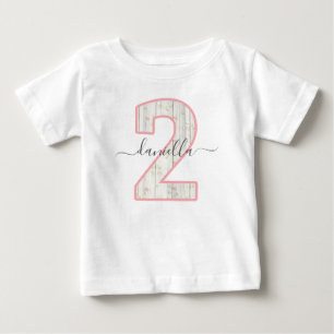 シャビー素朴シックなピンクフローラウッド2誕生日 ベビーTシャツ