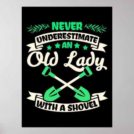シャベルを備えた老婦人の庭 ポスター (正面)