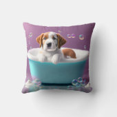シャボン玉のバスタブの中のかわいい子犬 クッション (裏面)