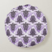 シャマンウミガメ模様 – バイオレット ラウンドクッション (裏面)