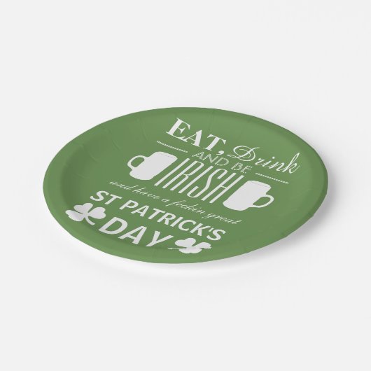 シャムロックとビールアイリッシュセントパトリックの日 ペーパープレート (アングル)
