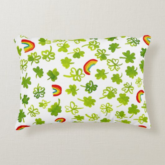 シャムロックと虹の水の色パターンアイルランド アクセントクッション (正面)