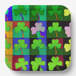 シャムロックのある聖パトリックの日のプレート ペーパープレート
