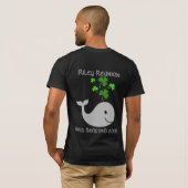 シャムロックのクジラの人のTシャツ Tシャツ (裏面フル)
