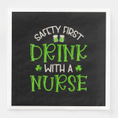 シャムロックの安全を第一に飲むナース (正面)