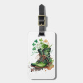 シャムロックの花と緑のアイルランドのワークブーツ ラゲッジタグ (正面縦)