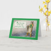 シャムロックを保持する聖パトリックの日のリス カード (黄色い花)