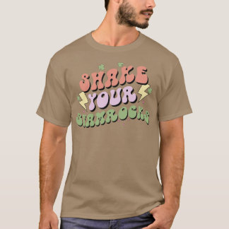 シャムロックを振る Tシャツ